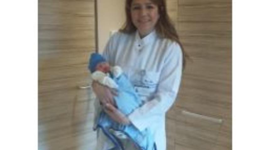 İlk Bebeğini Sezaryan, İkincisini Normal Doğumla D&uuml;nyaya Getirdi