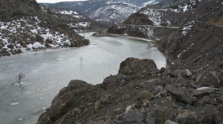 Melet Irmağı Buz Tuttu