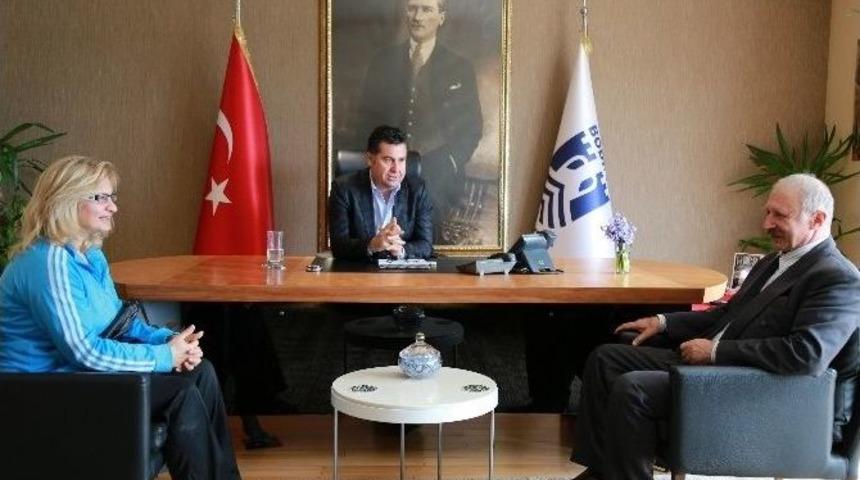 Başarılı Voleybolcular, Başkan Kocadon&rsquo;u Ziyaret Etti