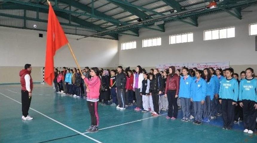 Anadolu Yıldızlar Ligi &Ccedil;eyrek Final M&uuml;sabakaları Derik&rsquo;te Başladı