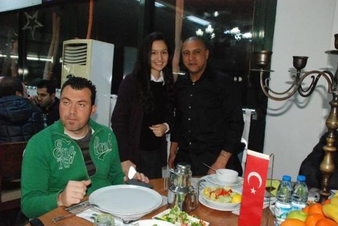 Akhisar Belediyespor'da Roberto Carlos'a B&uuml;y&uuml;k Ilgi