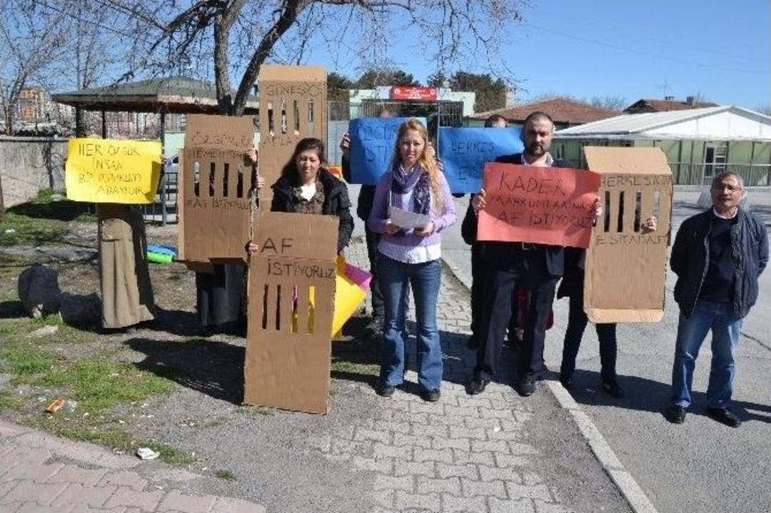 Mahkum Yakınlarından H&uuml;k&uuml;mete &lsquo;genel Af&rsquo; &Ccedil;ağrısı