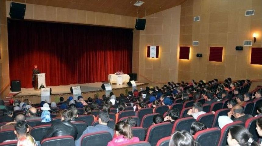 Yazar Akdemir İmza Ve S&ouml;yleşi G&uuml;n&uuml;nde Kitapseverlerle Bir Araya Geldi