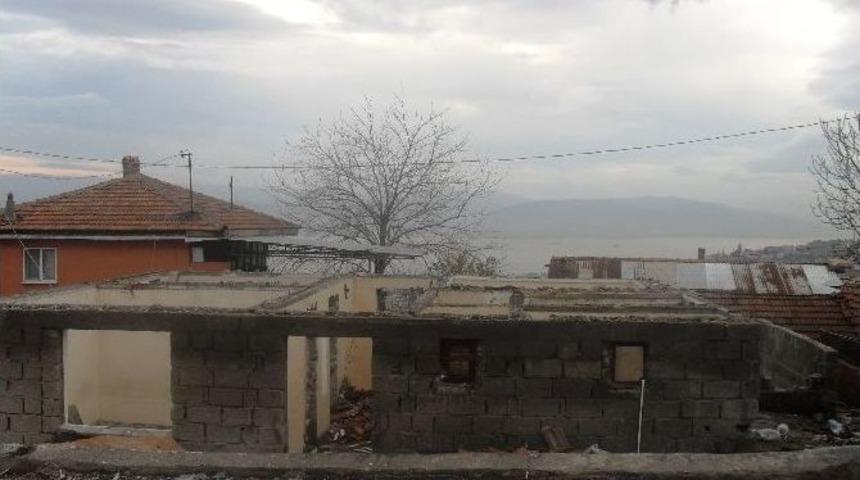 Top&ccedil;ular&rsquo;daki Eski Yapı Yıkıldı