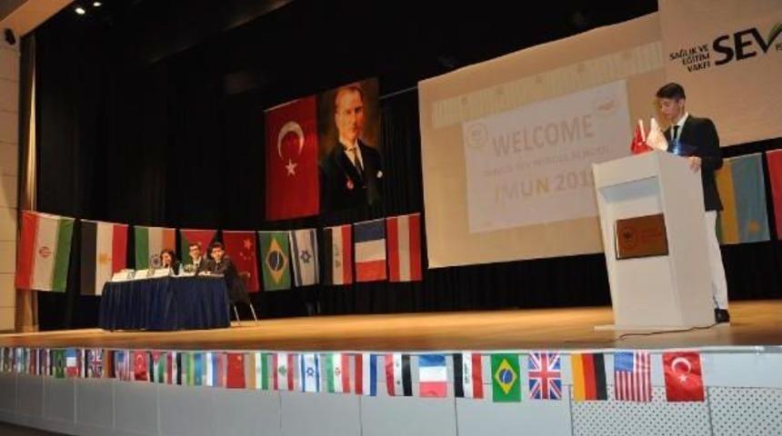 &Ccedil;ocuk Delegeler Rusya-Ukrayna Krizini Tartıştı