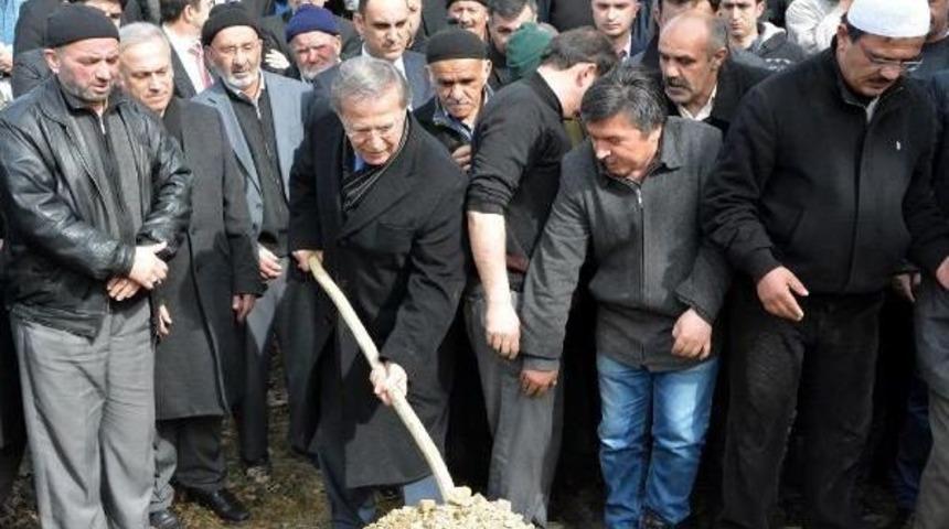 Ak Parti'li Şahin'in Acı G&uuml;n&uuml;