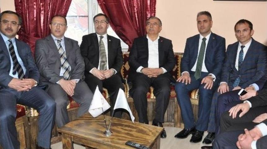 Milli Savunma Bakanı Yılmaz, İşçilerin Sorunlarını Dinledi