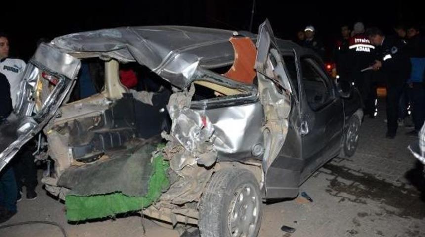 Hemzemin Geçitte Yolcu Treni Kamyonete Çarptı: 3 Yaralı