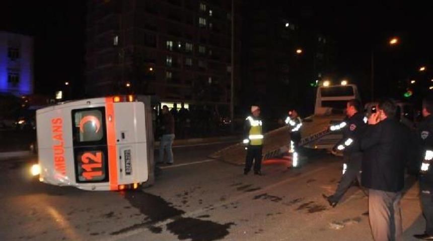 Adıyaman'da Ambulans Ile Hafif Ticari Ara&ccedil; &Ccedil;arpıştı: 7 Yaralı