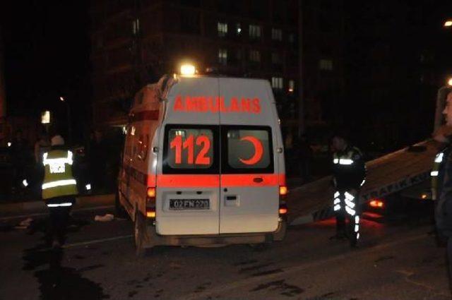 Adıyaman'da Ambulans Ile Hafif Ticari Araç Çarpıştı: 7 Yaralı