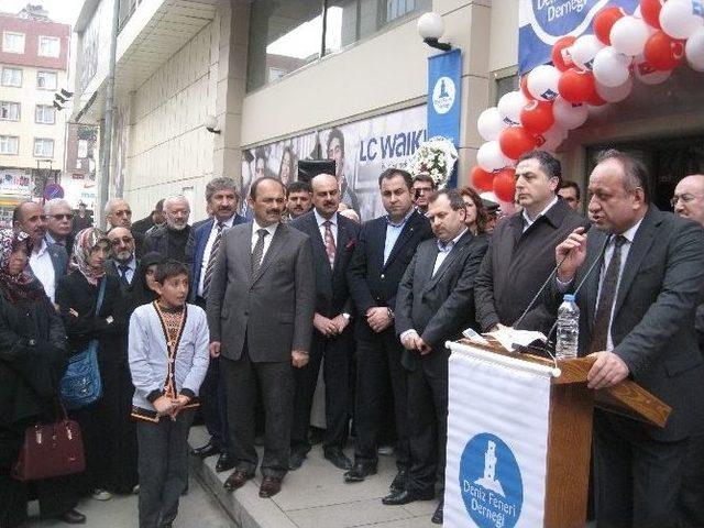 Deniz Feneri Gezici Giyim Mağazası Açıldı