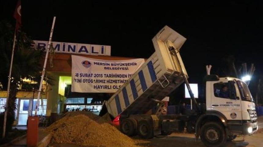 29 Yıllık Otogar Giriş Ve &Ccedil;ıkışlarına Kum D&ouml;k&uuml;lerek Kullanıma Kapatıldı