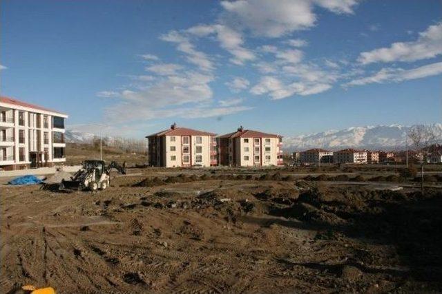 Erzincan Belediyesi’nden Cumhuriyet Mahallesine Yeni Park