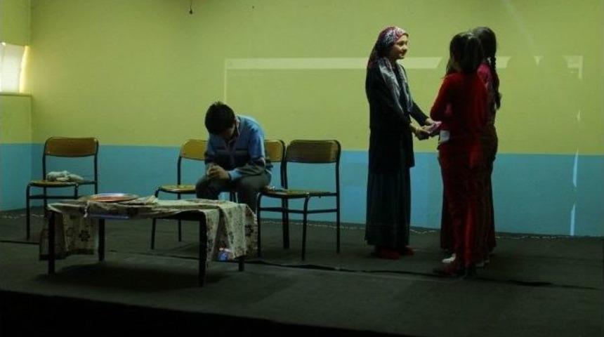 Yardımseverlik, Fedakarlık Ve Sorumluluk