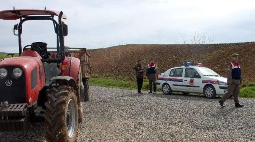 Jandarma Trafik Timlerinden Trakt&ouml;r S&uuml;r&uuml;c&uuml;lerine Reflekt&ouml;r Uyarısı