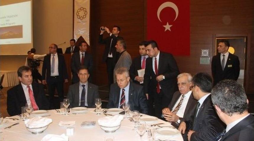 Vali Mustafa Taşkesen&rsquo;e Veda Gecesi