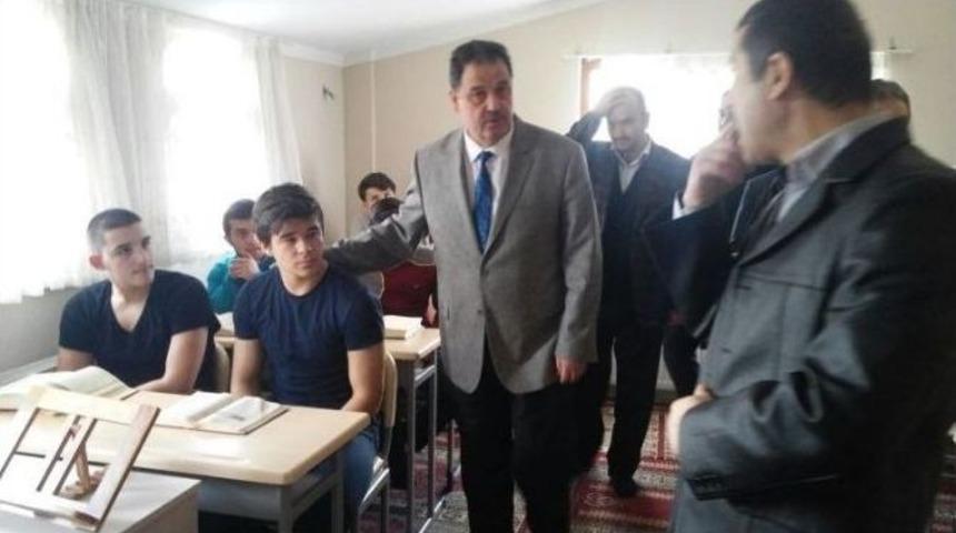 M&uuml;ft&uuml; Emen Kuran Kurslarını Geziyor