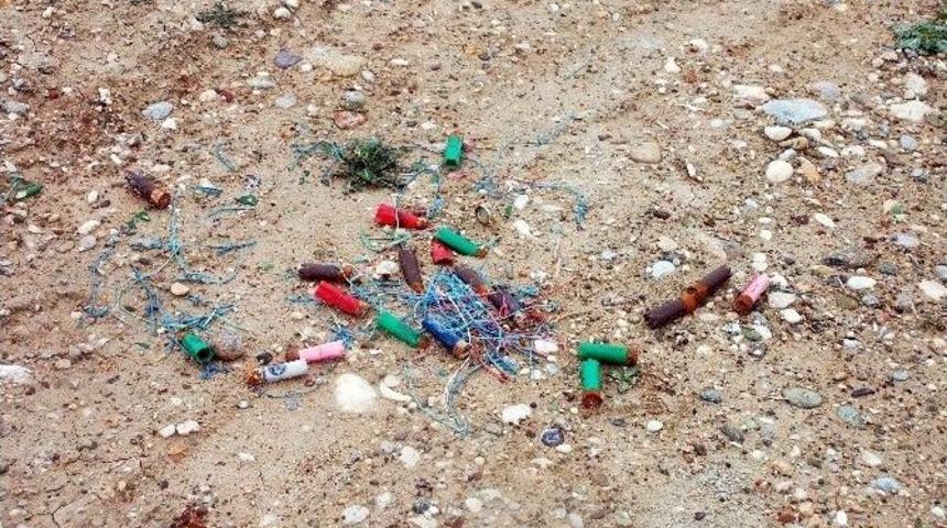 Uyarı Levhalarına Hedef Tahtası Gibi Ateş Ediliyor