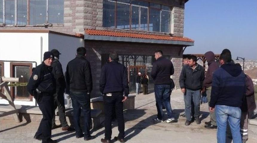 Bek&ccedil;i, Tuvalette &Ouml;l&uuml; Bulundu