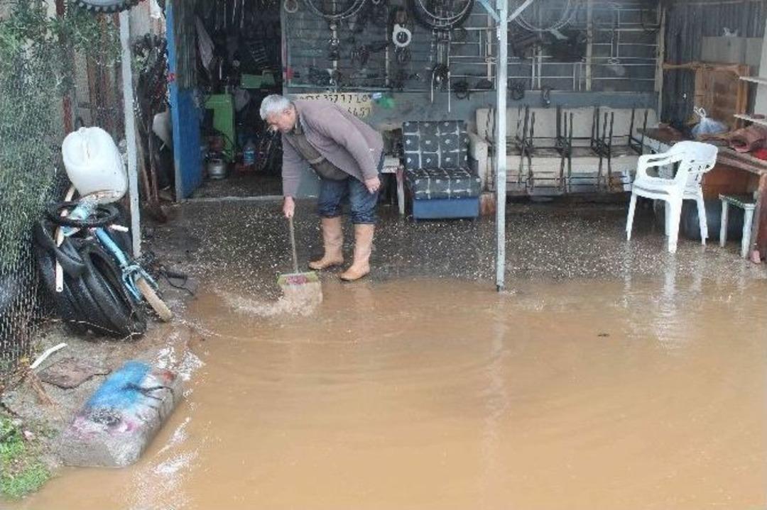 Fethiyede Ev Ve İşyerleri Sular Altında Kaldı