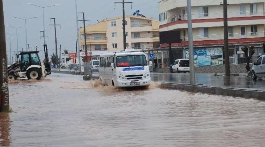 Didim Yağmura Teslim Oldu, Cadde Ve Sokaklar G&ouml;le D&ouml;nd&uuml;