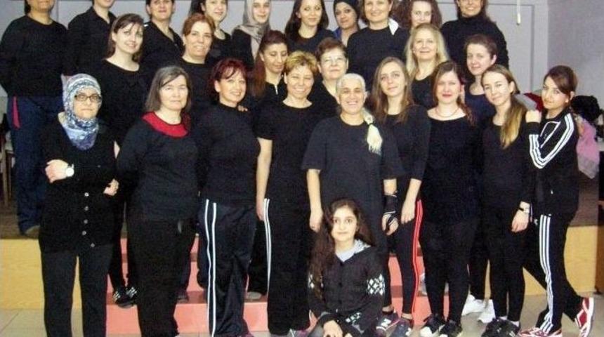 G&ouml;nen&rsquo;de Halk Oyunları Kursuna B&uuml;y&uuml;k İlgi