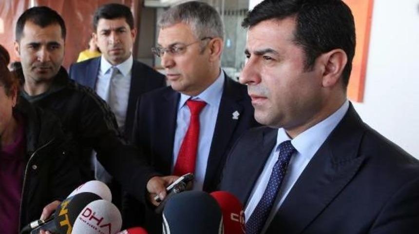 Demirtaş: Arın&ccedil;'ın Tahrikleriyle Bu Iş Y&uuml;r&uuml;m&uuml;yor, Zorlanıyoruz (2)