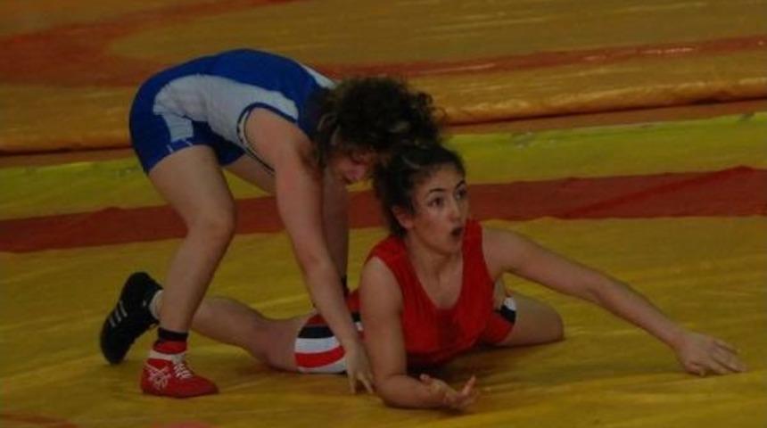 Minderin Sultanları İzmir'de Sahne Aldı