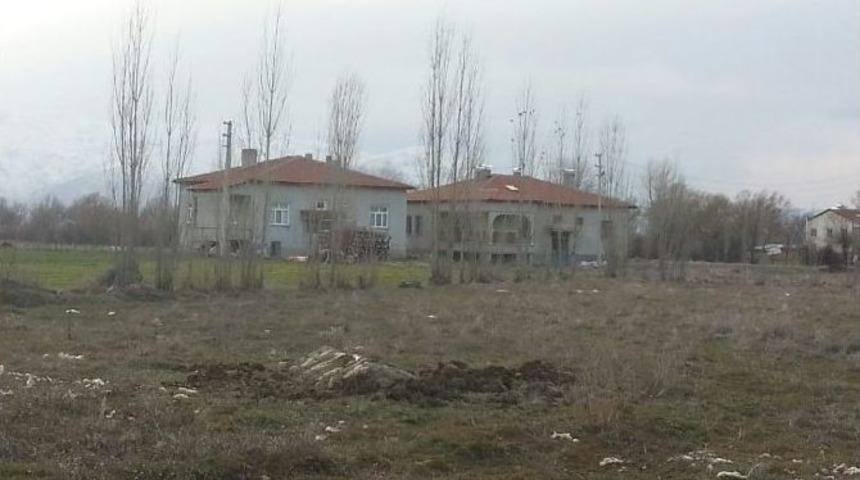 2 Bin 500 Yıllık Lahidi G&ouml;men 3 Ka&ccedil;ak&ccedil;ı Yakalandı