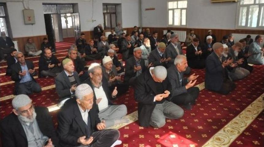 Erbakan Kahta&rsquo;da Dualarla Anıldı