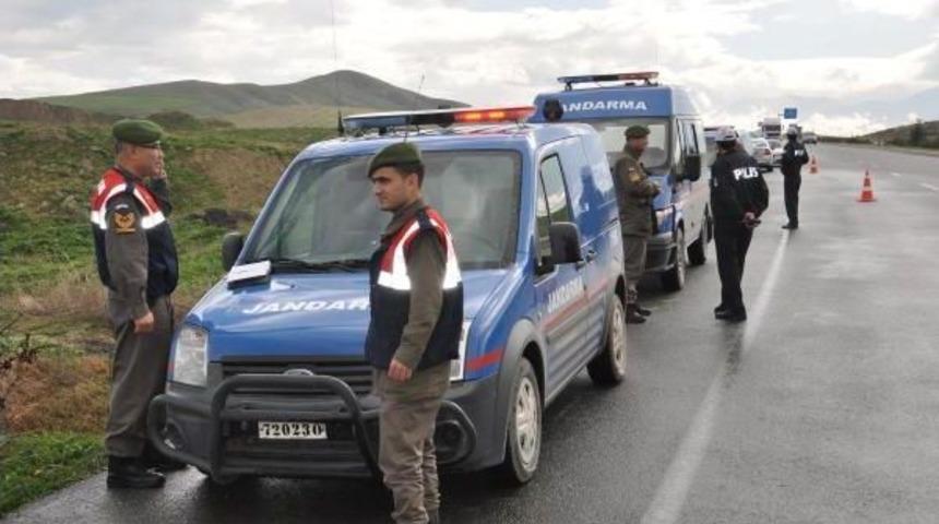 Eşinin Sağlığının K&ouml;t&uuml;ye Gitmesine Dayanamayıp Intihar Etti