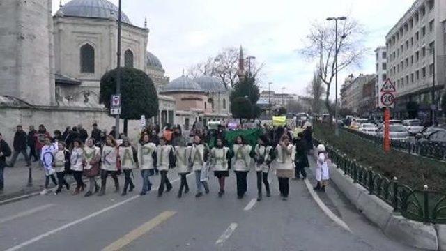 Pendik'te Yapılacak Hayvan Barınağına Karşı Çıkan Hayvanseverler İbb'ye Yürüdü