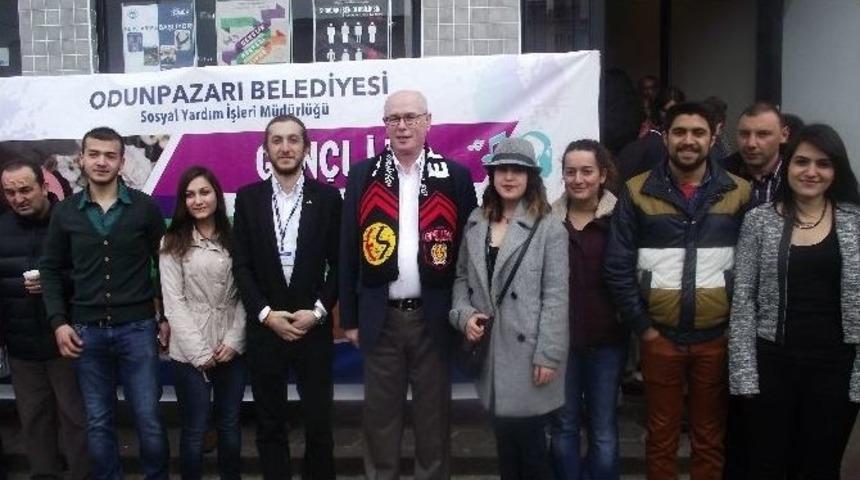 Odunpazarı Gen&ccedil;lik Merkezi T&ouml;renle A&ccedil;ıldı