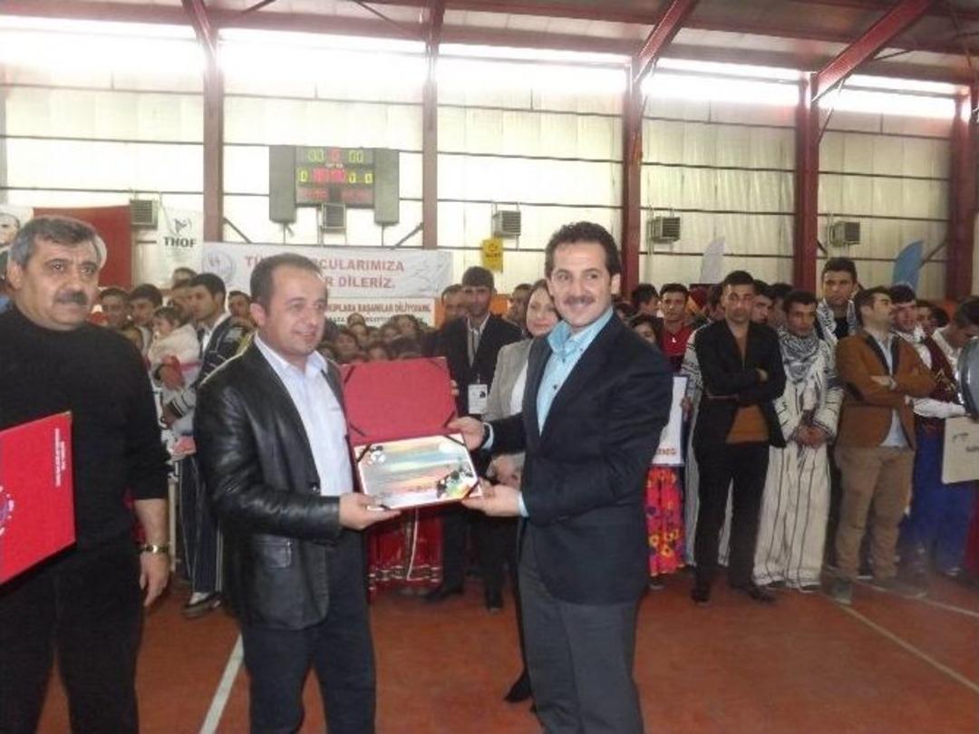 Van&rsquo;da Kul&uuml;pler Arası Halk Oyunları Yarışmaları