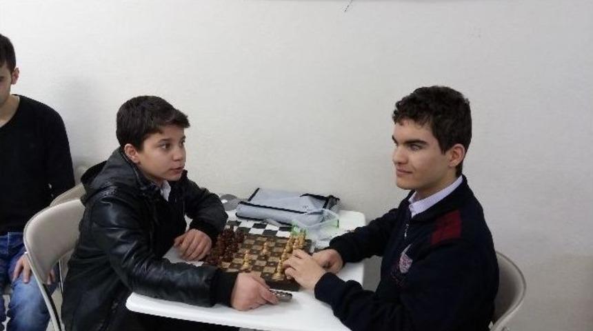 G&ouml;rme Engelli &Ouml;ğrencilere Satran&ccedil; Eğitimi