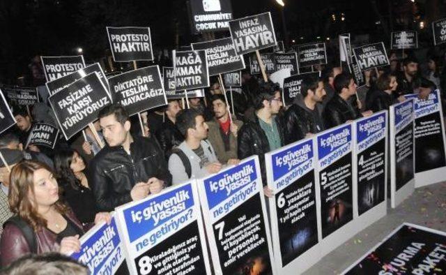 İç Güvenlik Yasa Tasarısı İzmit'te Protesto Edildi