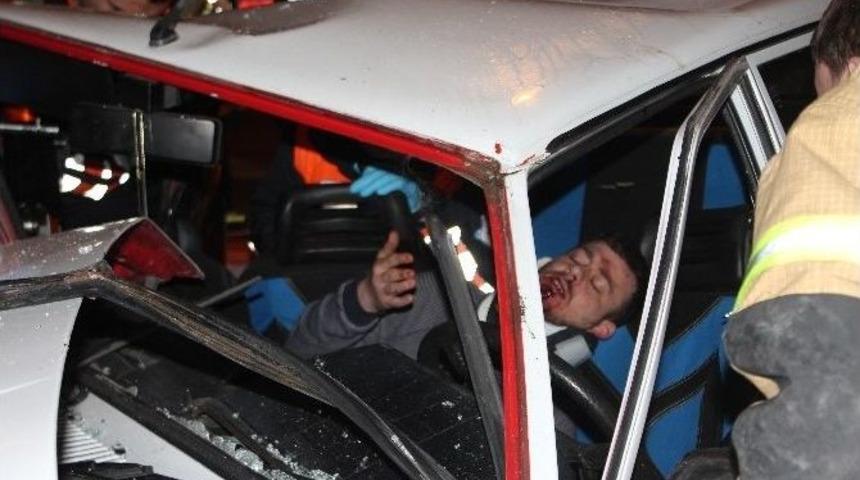 İzmir&rsquo;de Trafik Kazası: 3 Yaralı