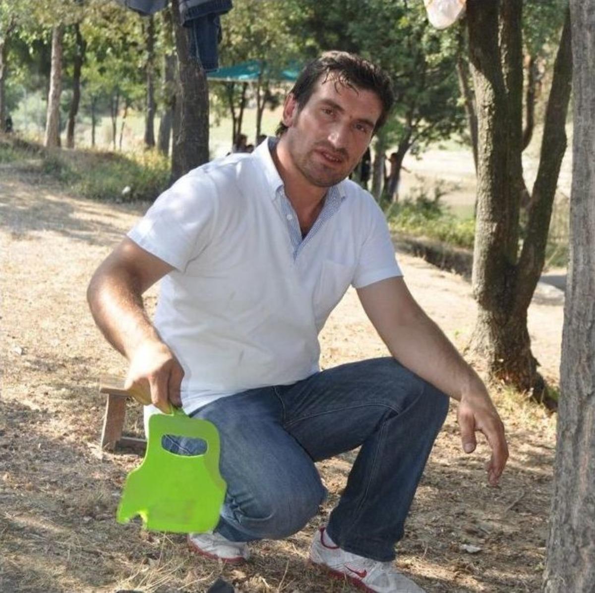 Aydınlatma Direğine &Ccedil;arpan S&uuml;r&uuml;c&uuml;, Hayatını Kaybetti