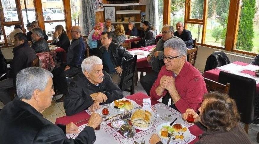 Chp Zonguldak Milletvekili Aday Adayı Şerafettin Turp&ccedil;u, Kozlulu &Uuml;yelerle Kahvaltıda Bir Araya Geldi