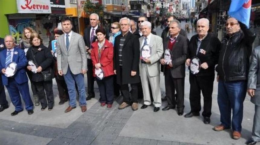 İzmir'de Dsp'lilerden Etek Yerine Maskeli Eylem