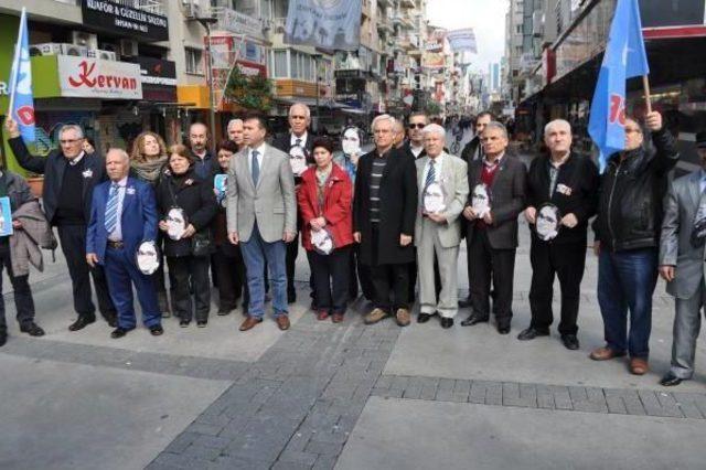 İzmir'de Dsp'lilerden Etek Yerine Maskeli Eylem