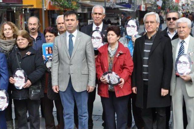 İzmir'de Dsp'lilerden Etek Yerine Maskeli Eylem