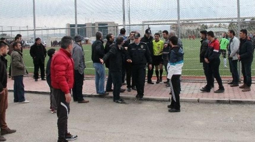 Hakemler Sahadan &Ccedil;ıkamadı