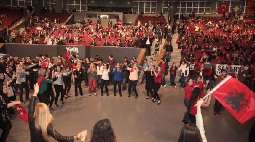 K&uuml;&ccedil;&uuml;k&ccedil;ekmece'deki Kosova'nın Kurtuluş Yılı Kutlamalarında Olay