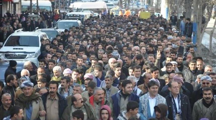 Y&uuml;ksekova'da I&ccedil; G&uuml;venlik Paketini Protesto Y&uuml;r&uuml;y&uuml;ş&uuml;