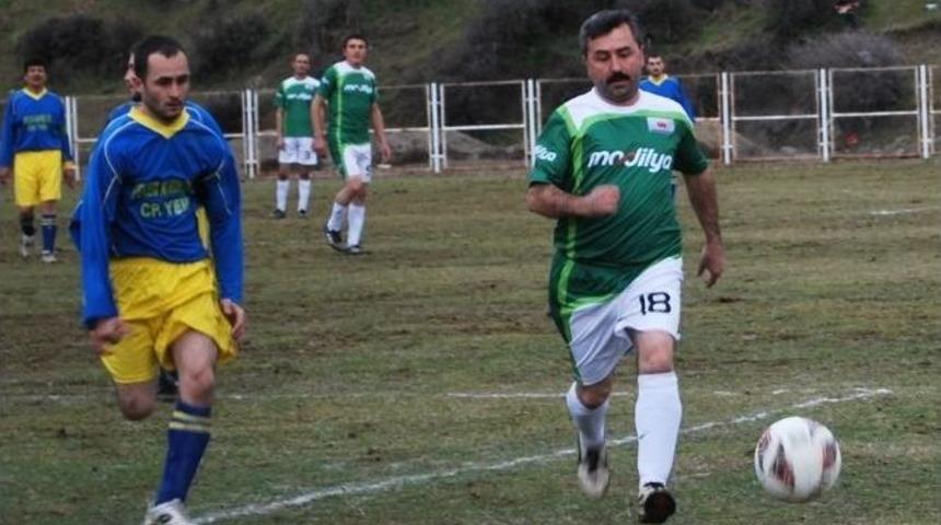 Başkan Sahaya İndi