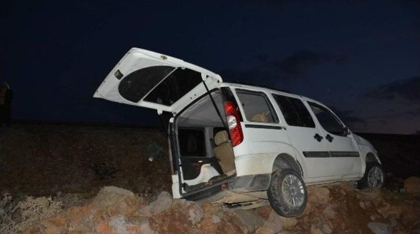 Otomobil Şarampole U&ccedil;tu: 2 Yaralı