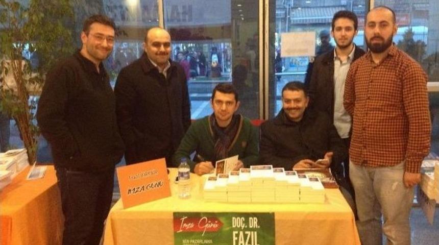 Do&ccedil;. Dr. Fazıl Kırkbir&rsquo;in Toplum M&uuml;hendisi &ldquo;siya&rdquo; Kitabı İlgi G&ouml;rd&uuml;