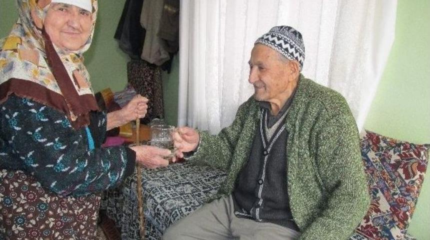 Aydın&rsquo;da Kadınlar Erkeklerden 74 Ay Daha Uzun Yaşıyor