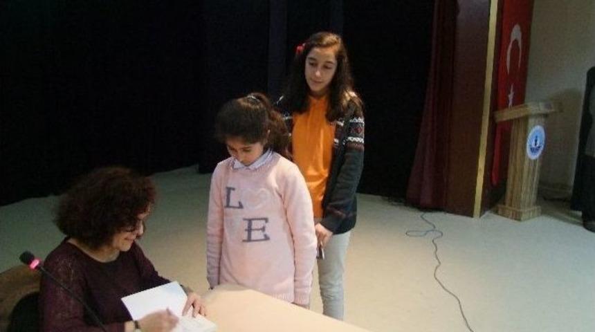 &Ccedil;erkezk&ouml;y&rsquo;de &Ouml;ğrenciler Yazarlarla Buluşuyor